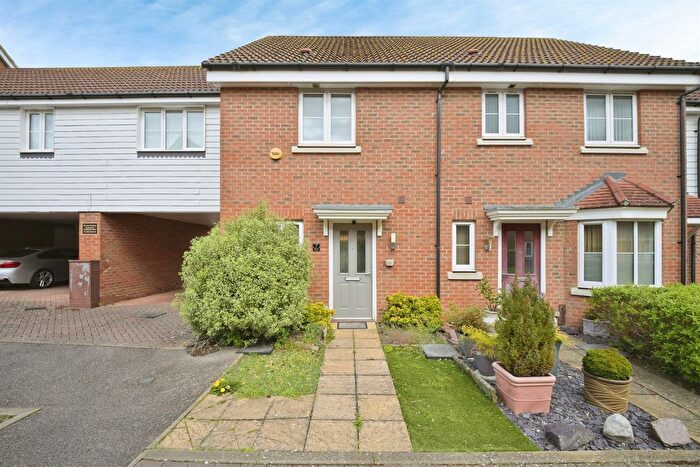 2 Bedroom Terraced House For Sale In Aldermere Avenue, Cheshunt, Waltham Cross, EN8
