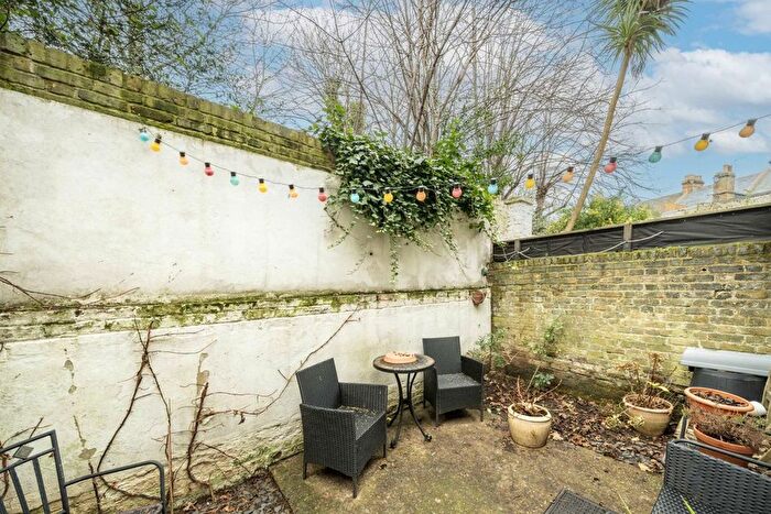 1 Bedroom Flat To Rent In Atherfold Road, London, SW9