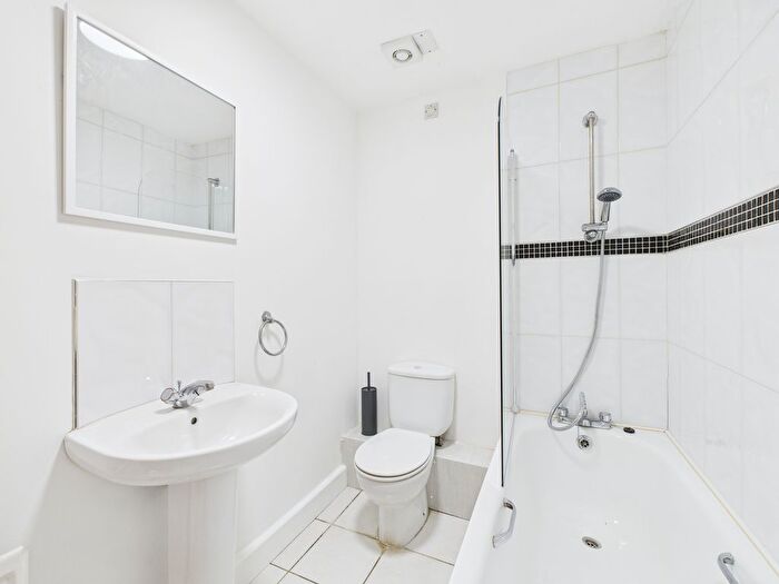 2 Bedroom Flat To Rent In Station Street, Belfast, BT3
