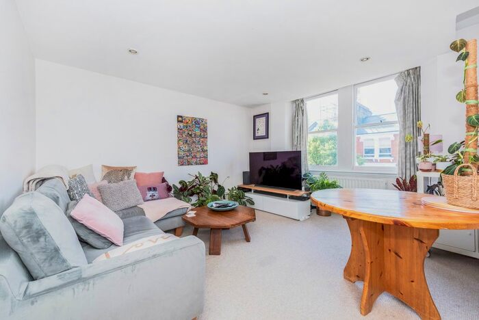 1 Bedroom Flat To Rent In Brook Drive, London, SE11