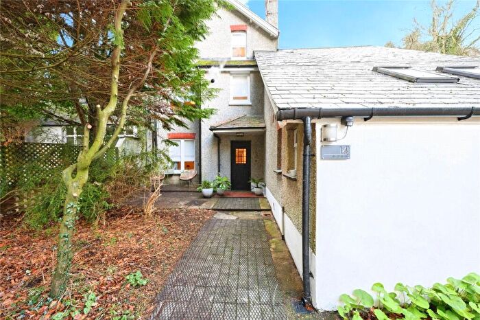 4 Bedroom Semi-Detached House For Sale In Zig Zag Road, Kenley, CR8