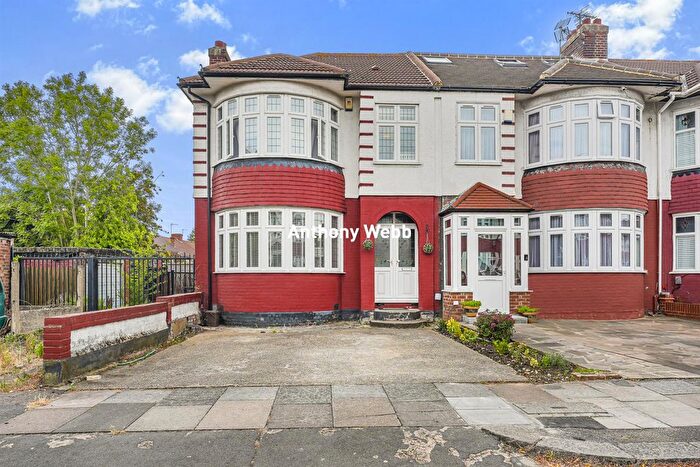 3 Bedroom End Of Terrace House For Sale In Huxley Place, Palmers Green, N13