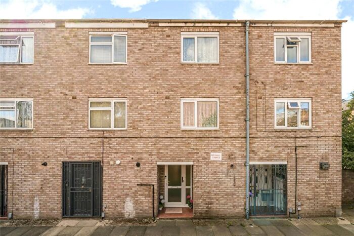 3 Bedroom Terraced House For Sale In Overbury Street, London, E5