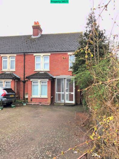 3 Bedroom Semi-Detached House To Rent In Farnborough, GU14