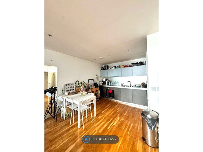 1 Bedroom Flat To Rent In Piccadilly Place, Manchester, M1