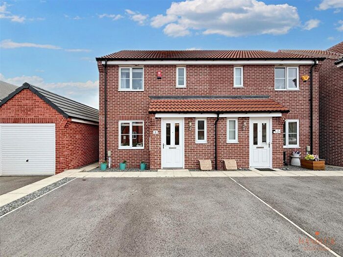 3 Bedroom Semi-detached House For Sale In Metcalfe Drive, Cottingham, HU16