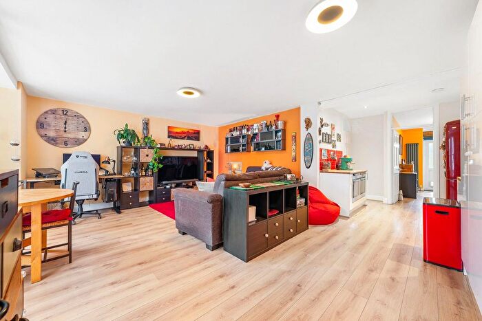 2 Bedroom Flat For Sale In Jeffreys Road, SW4