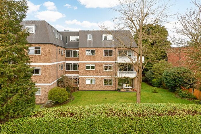 2 Bedroom Flat For Sale In St Georges Road, Weybridge, KT13