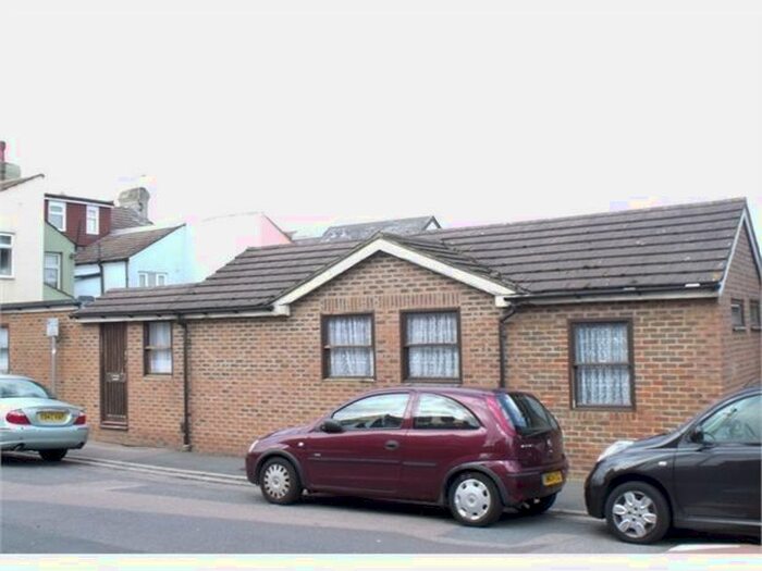2 Bedroom Bungalow To Rent In Shakespeare Road, Gillingham, ME7