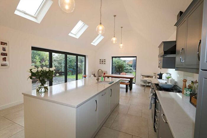 5 Bedroom Detached House To Rent In Long Lane, Tilehurst, RG31