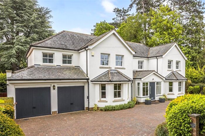 5 Bedroom Detached House For Sale In Cobbetts Hill, Weybridge, Surrey, KT13