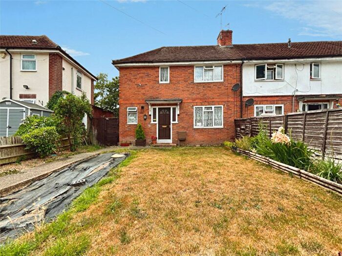 2 Bedroom End Of Terrace House For Sale In Staverton Road, Reading, Berkshire, RG2