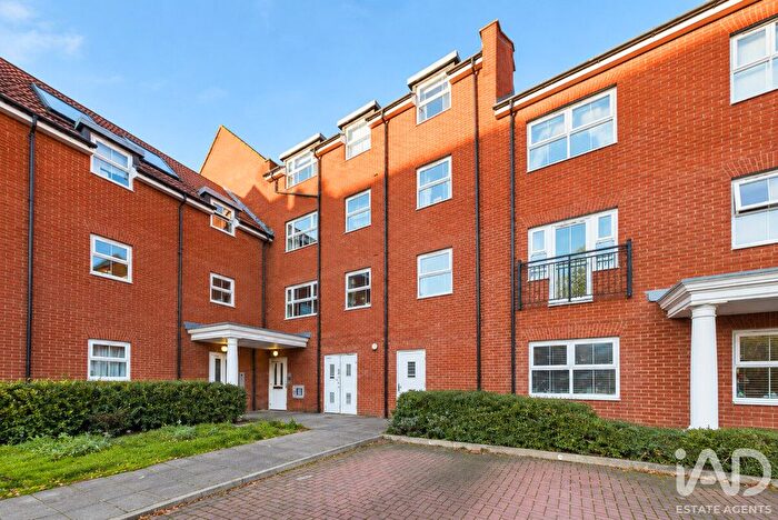 2 Bedroom Flat To Rent In Ashville Way, Wokingham, RG41