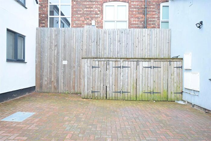 1 Bedroom Flat To Rent In Croft Street - Student Apartment - /, F4