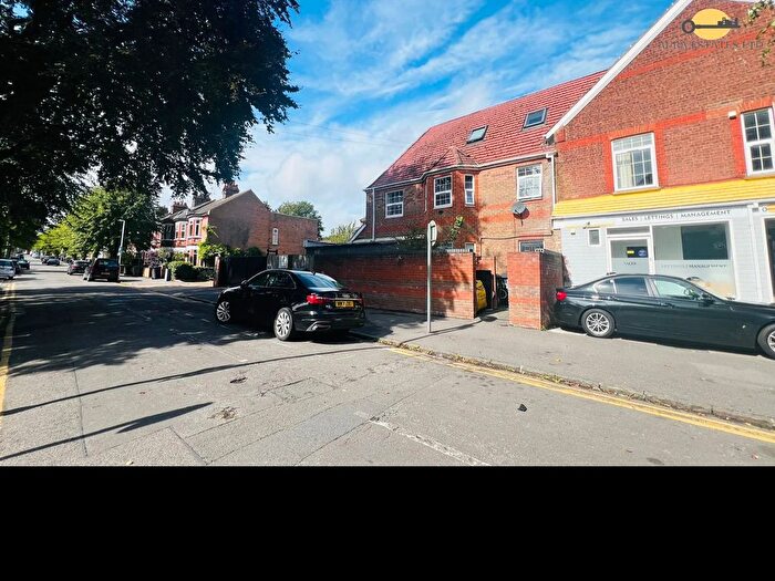 1 Bedroom Flat To Rent In High Street North, Dunstable, LU6