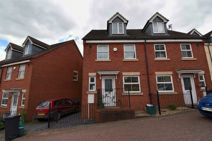 3 Bedroom End Of Terrace House To Rent In Kingswood Heights, Bristol, BS15