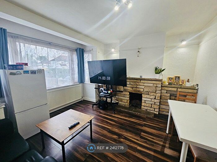 2 Bedroom Flat To Rent In Hounslow, Hounslow, TW4