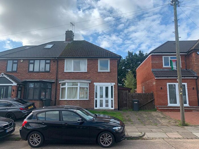 3 Bedroom Semi-Detached House To Rent In Chorley Wood Road, Leicester, LE5
