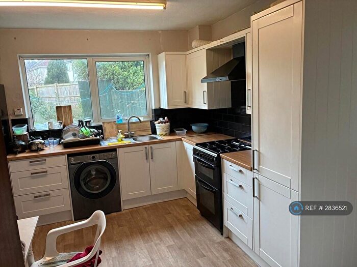 3 Bedroom Semi-Detached House To Rent In Leafield Green, Clifton, NG11