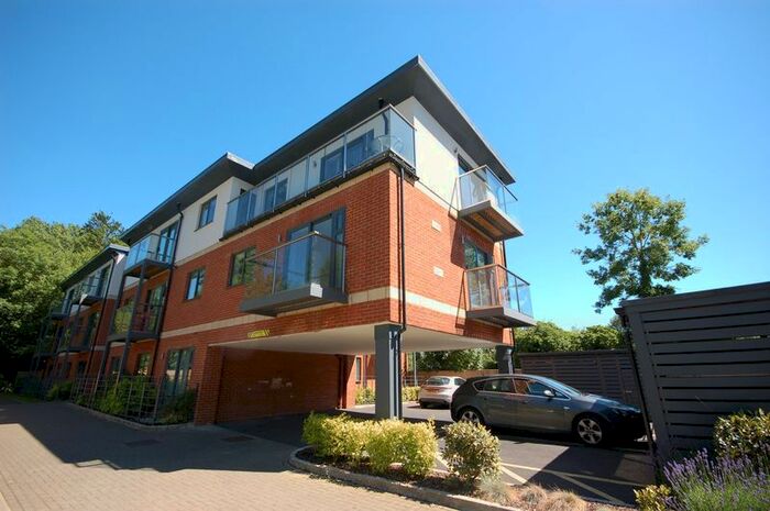 1 Bedroom Flat To Rent In Caravan Lane, Rickmansworth, WD3