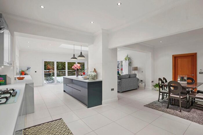 4 Bedroom Detached House For Sale In Sandilands Gardens, Bathgate, EH48