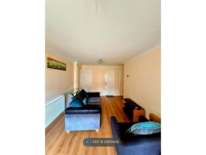 2 Bedroom Flat To Rent In Beechwood Grove, London, W3