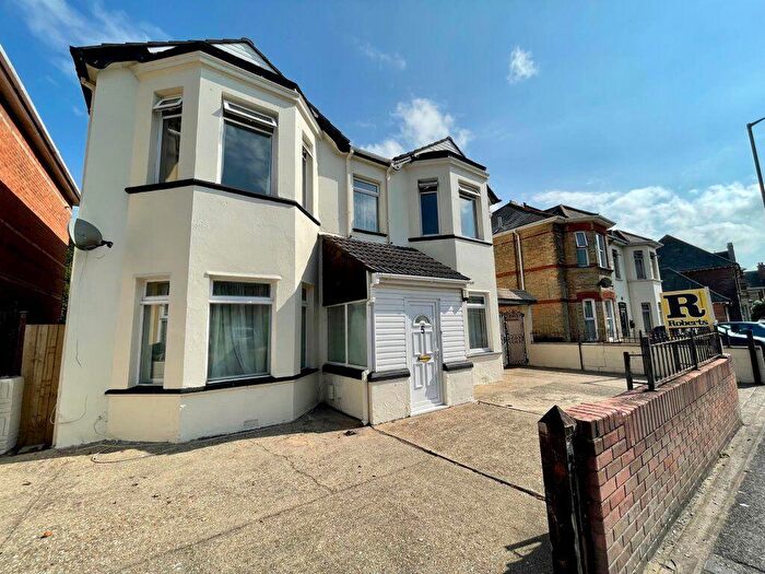 6 Bedroom House To Rent In Student Six Double Bedrooms, Winton (Talb), BH9