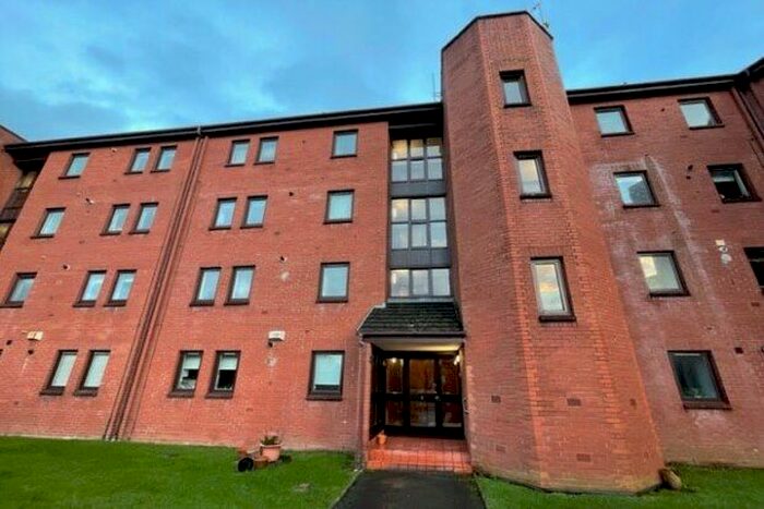 2 Bedroom Flat To Rent In Durward Court, Glasgow G41