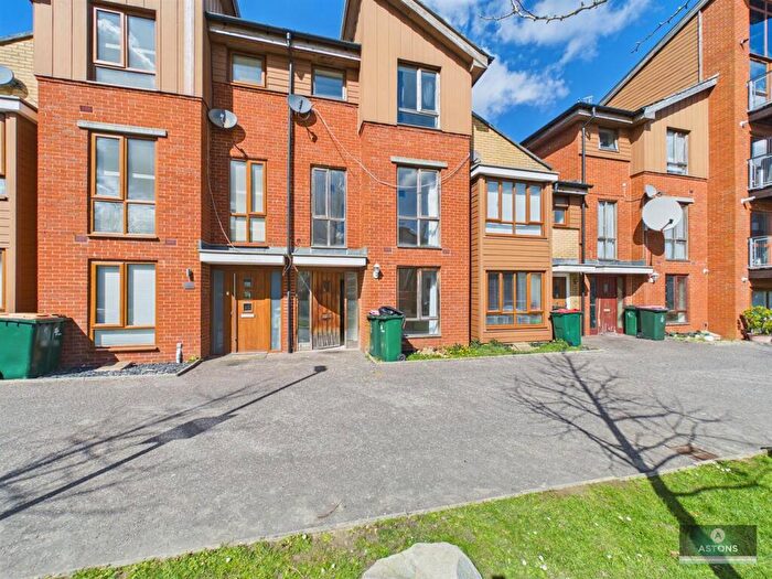 4 Bedroom Terraced House To Rent In Three Bridges, RH10