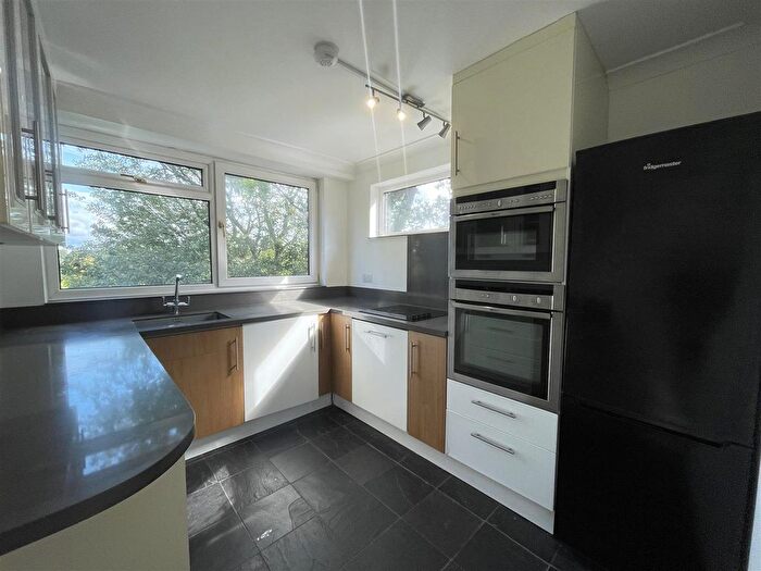 2 Bedroom Flat For Sale In The Mount, Cardiff Road, Llandaff, CF5