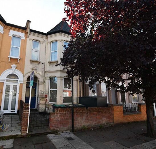 2 Bedroom Flat To Rent In Higham Road, London, N17