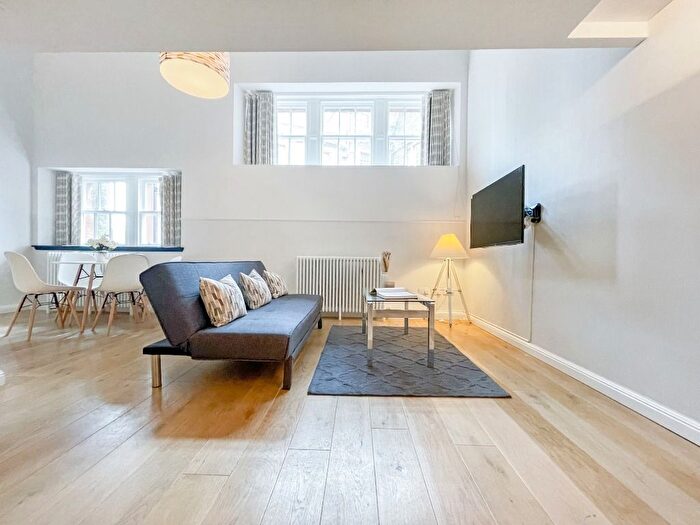 1 Bedroom Flat To Rent In Flat, Mcdonald Road, Broughton, Edinburgh, EH7