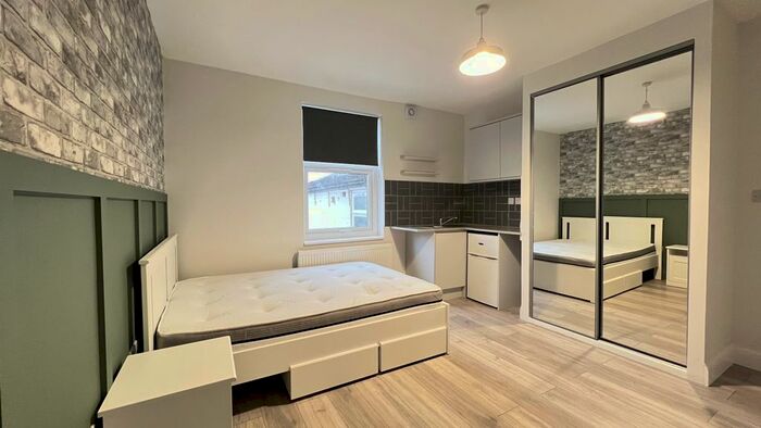 1 Bedroom Studio To Rent In Stockwood Crescent, Luton, Bedfordshire, LU1