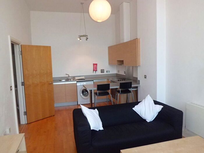2 Bedroom Flat To Rent In Bristol Road, Selly Oak, Birmingham, B29