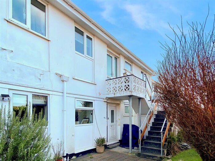 2 Bedroom Flat To Rent In Carneton Close, Crantock, Newquay, TR8