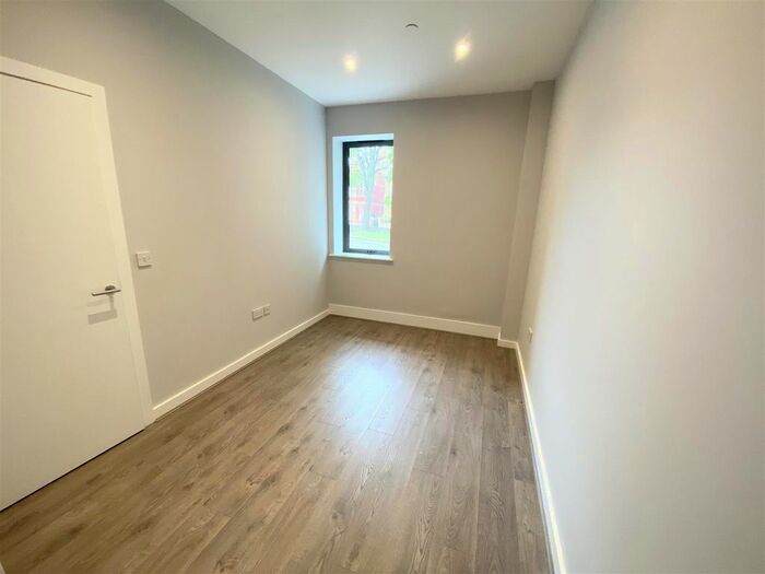 1 Bedroom Flat To Rent In Sky Gardens, Crosby Road North, Waterloo, Liverpool, L22