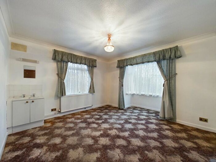 3 Bedroom Detached Bungalow For Sale In Bradstow Way, Broadstairs, CT10