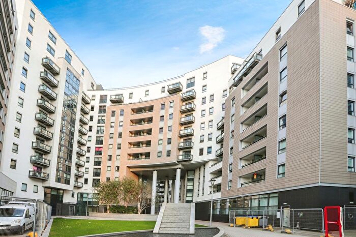 2 Bedroom Flat For Sale In Marsh Lane, Leeds, West Yorkshire, LS9