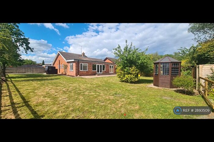 3 Bedroom Bungalow To Rent In Farm Drive, Reading, RG31