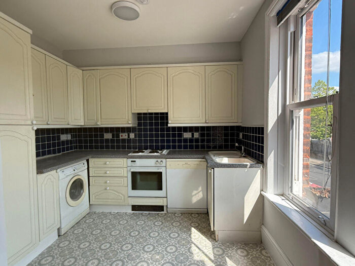2 Bedroom Flat To Rent In The Broadway, Friern Barnet Road, London, London, N11
