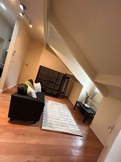 2 Bedroom Flat To Rent In Blenheim Square, Leeds, LS2