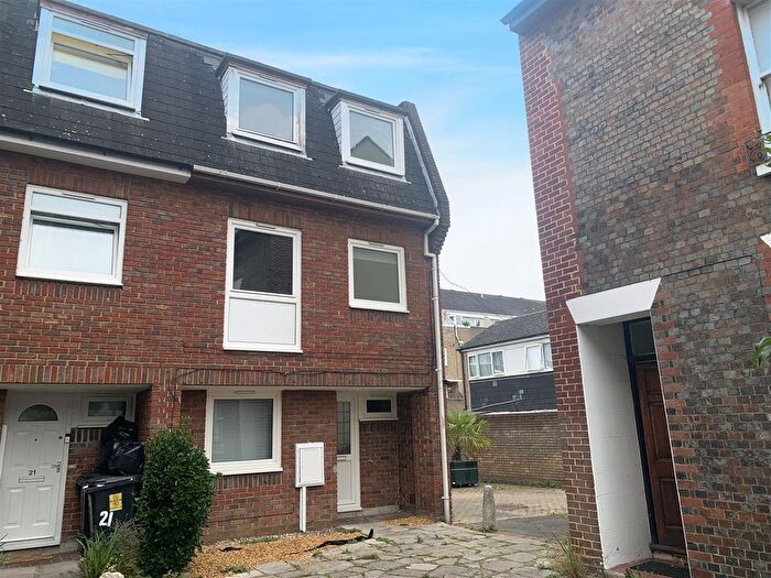 4 Bedroom End Of Terrace House To Rent In Seahorse Walk, Gosport, PO12