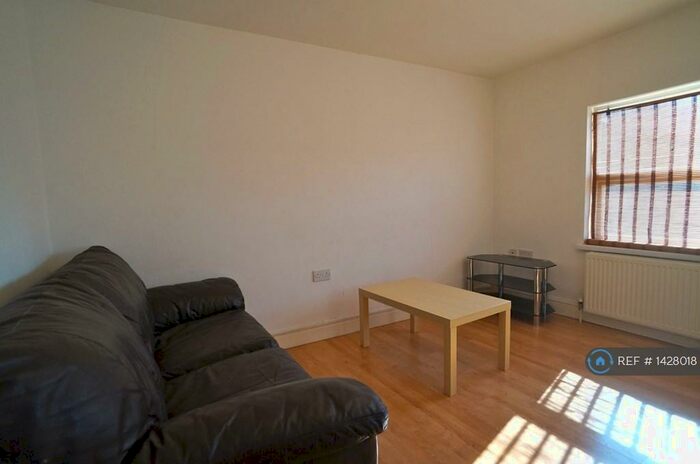 2 Bedroom Maisonette To Rent In William Street, Reading, RG1