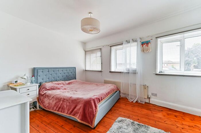 2 Bedroom Maisonette To Rent In Central Road, Worcester Park, KT4