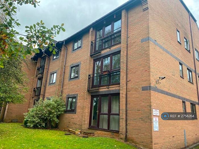 2 Bedroom Flat To Rent In Beaufort Heights, Bristol, BS5