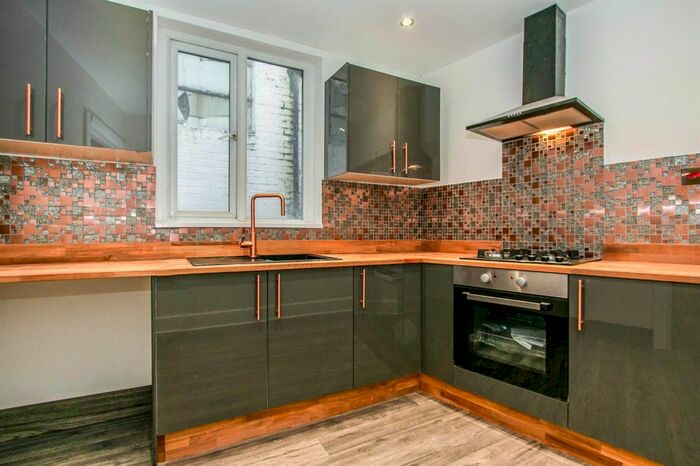 3 Bedroom Flat To Rent In Wimborne Road, Winton, Bournemouth BH9