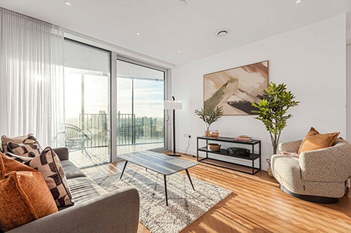 1 Bedroom Flat For Sale In Southwark Bridge Road, Borough, SE1