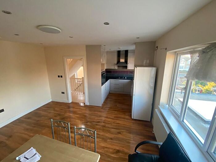 4 Bedroom Flat To Rent In Kenton Road, Harrow, Greater London, HA3