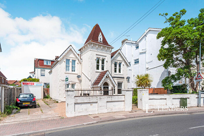 2 Bedroom Flat To Rent In Waverley Road, Southsea, PO5