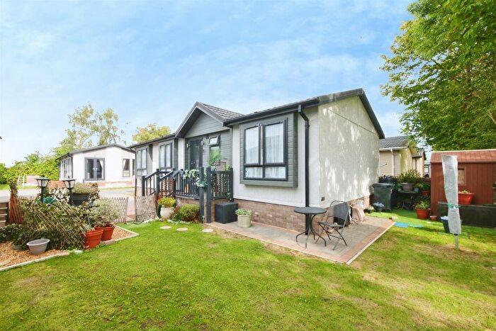 2 Bedroom Park Home For Sale In Elvington Lane, Elvington, York, YO41